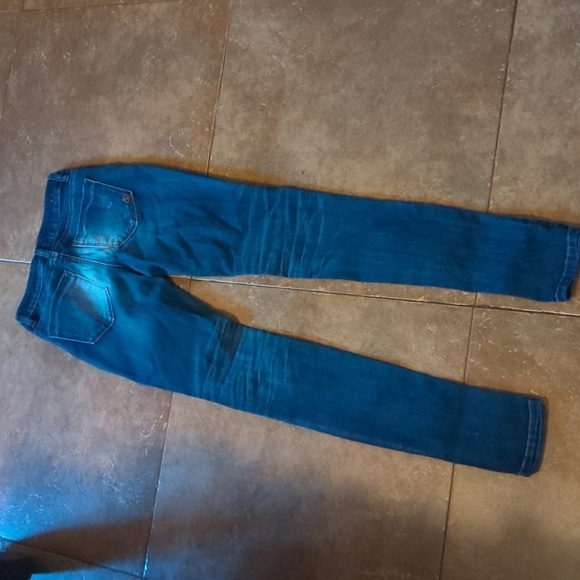 Distressed button. Fly size zero indigo rain ankle skinny jeans. - Picture 3 of 3